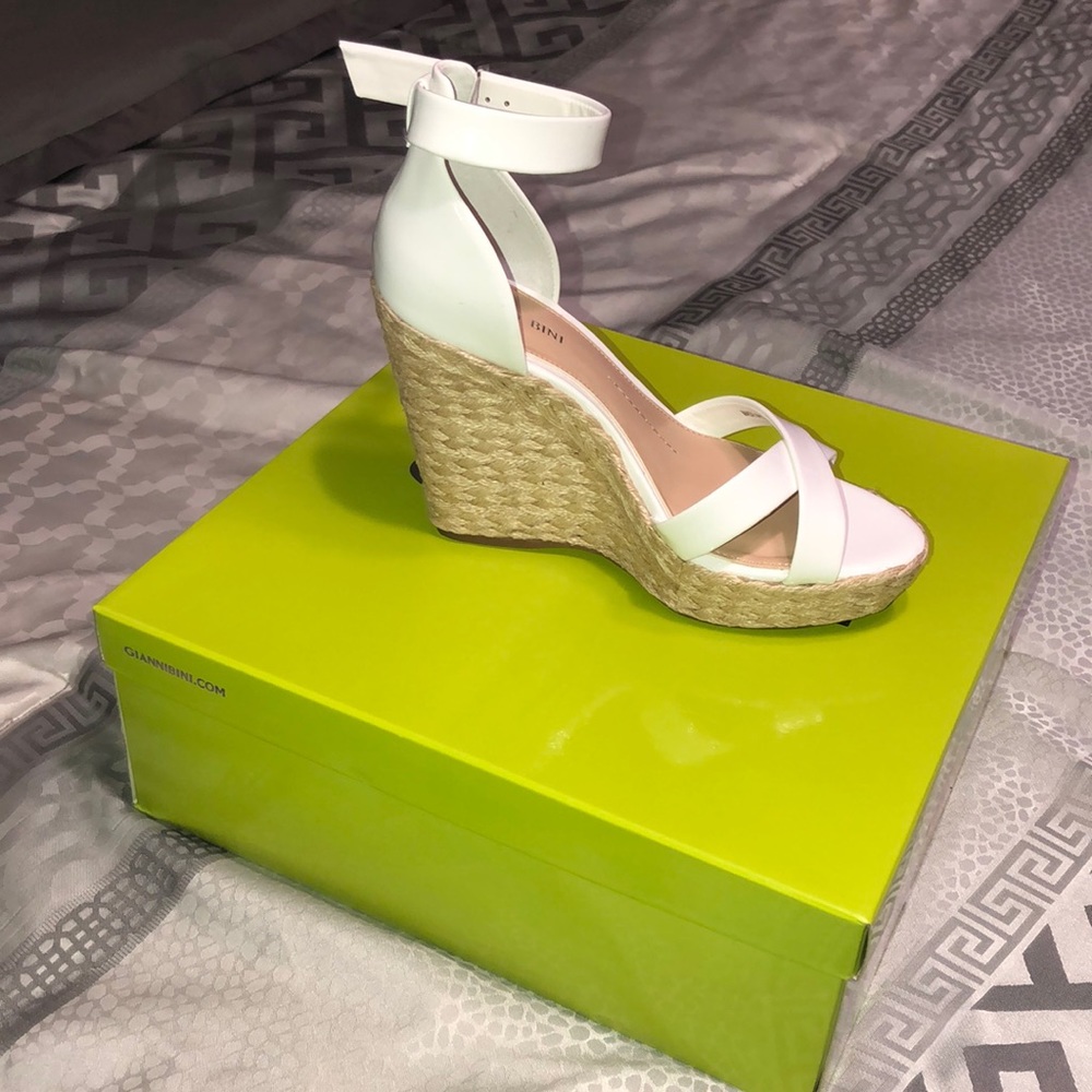 Gianni Bini White Wedges